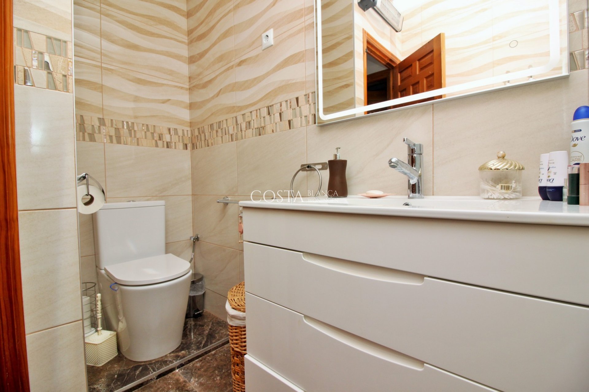 Resale - Villa -
Villamartín