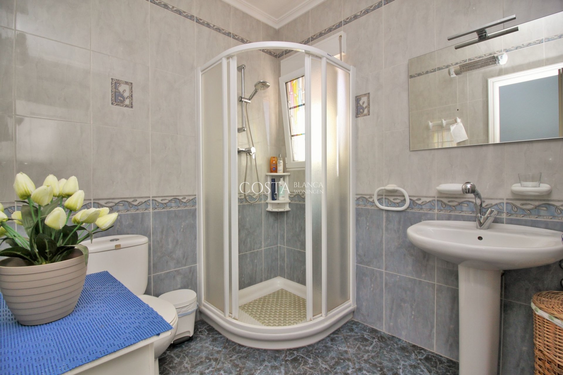 Resale - Villa -
Villamartín