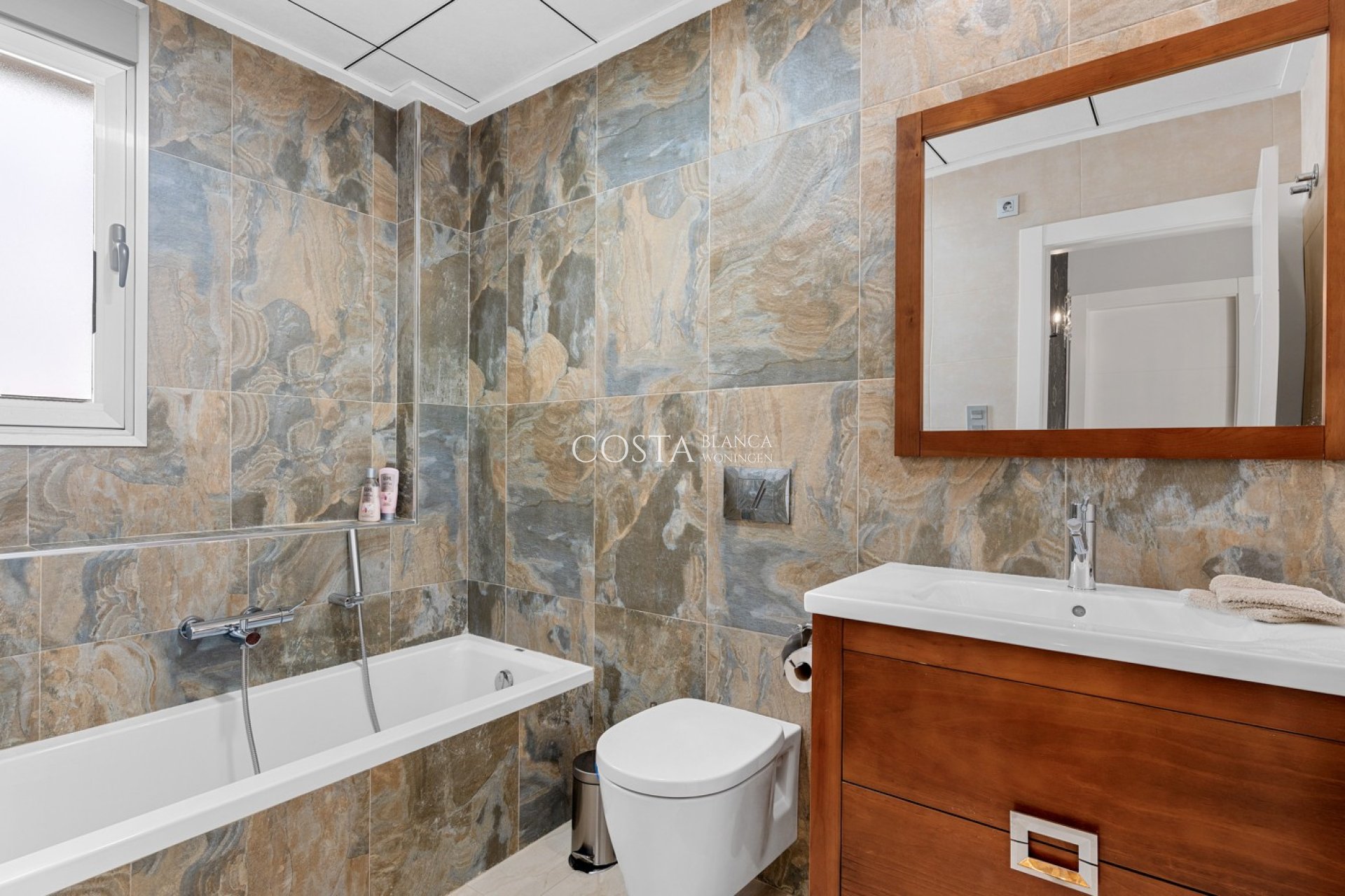Resale - Villa -
Villamartín