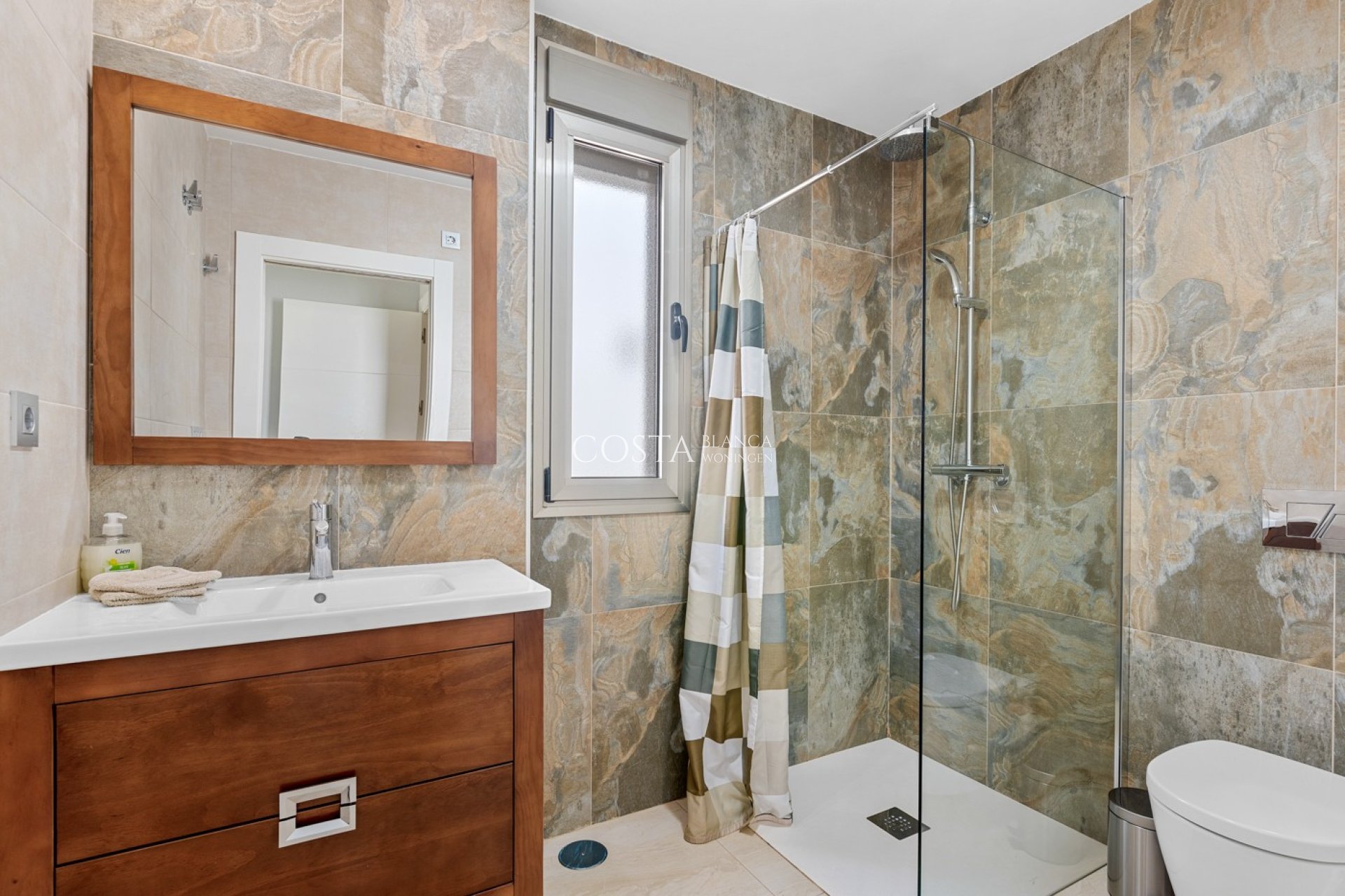 Resale - Villa -
Villamartín