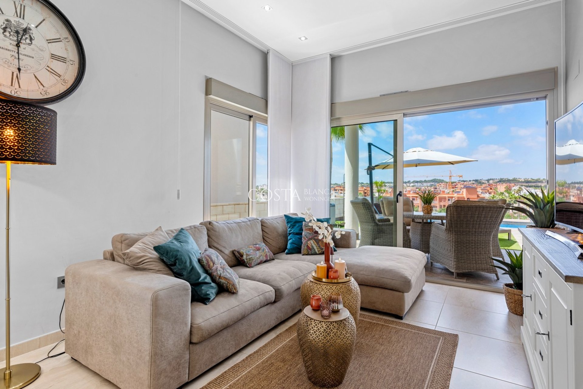 Resale - Villa -
Villamartín