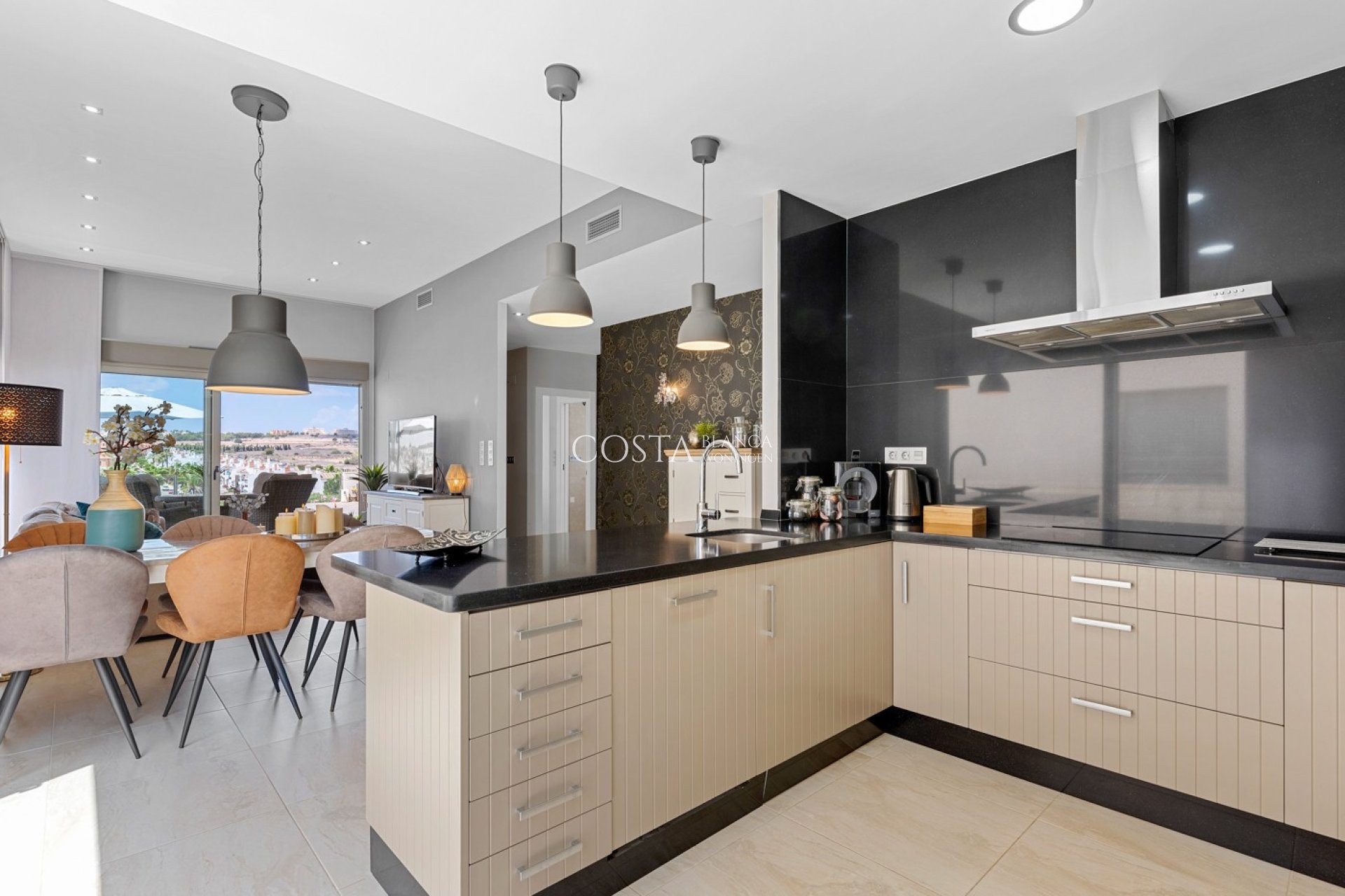Resale - Villa -
Villamartín