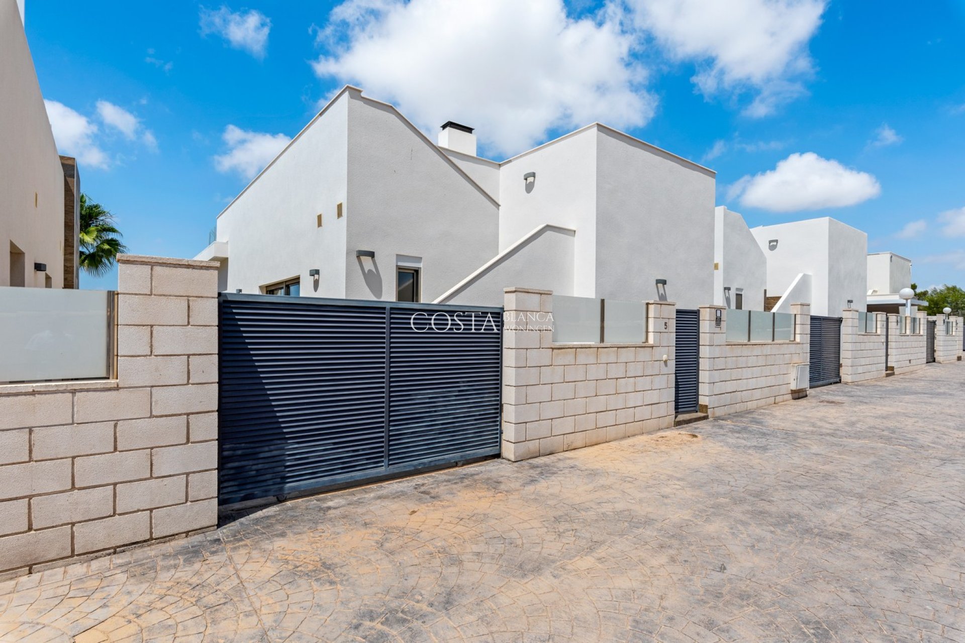 Resale - Villa -
Villamartín