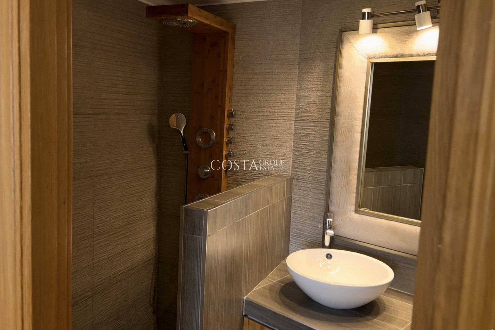 Revente - Apartments -
Alicante - Alicante Centro