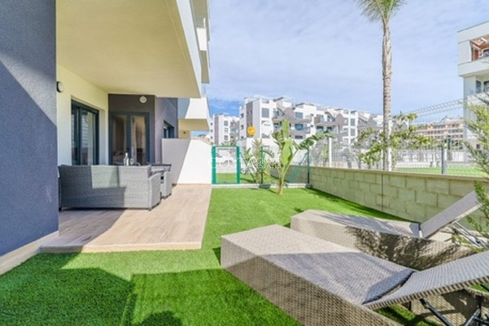Revente - Apartments -
 - Las Filipinas