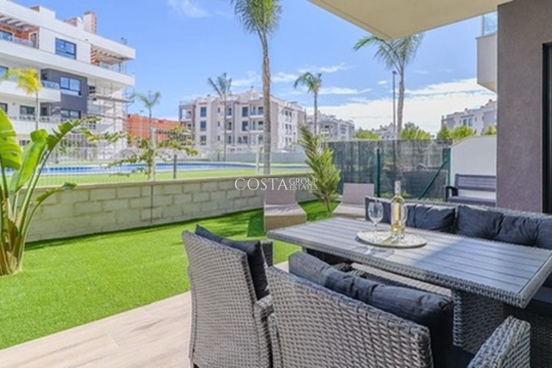 Revente - Apartments -
 - Las Filipinas