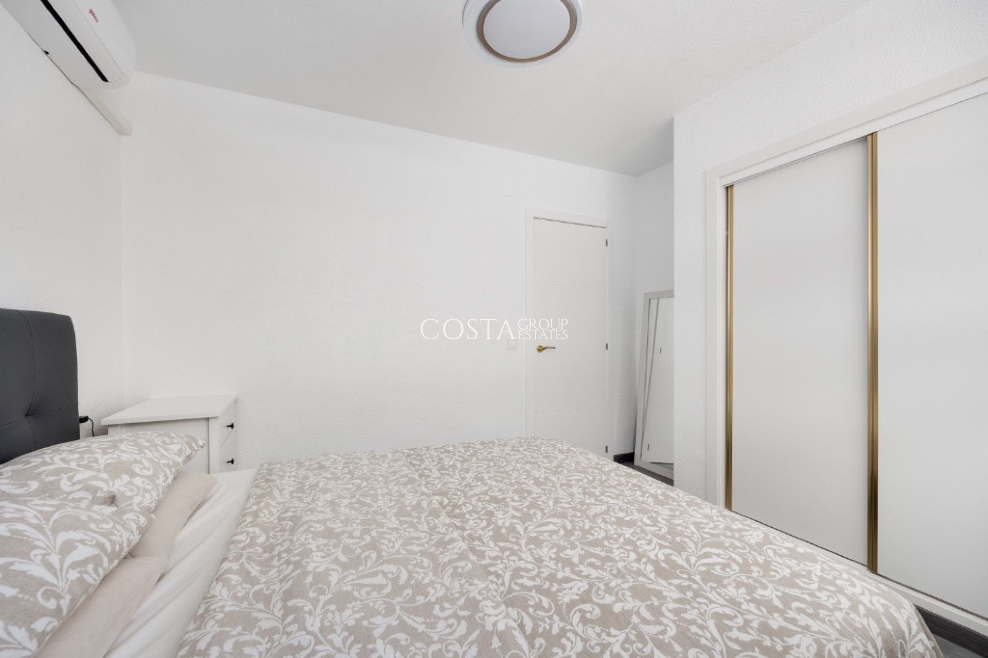 Revente - Apartments -
Orihuela Costa - Punta Prima