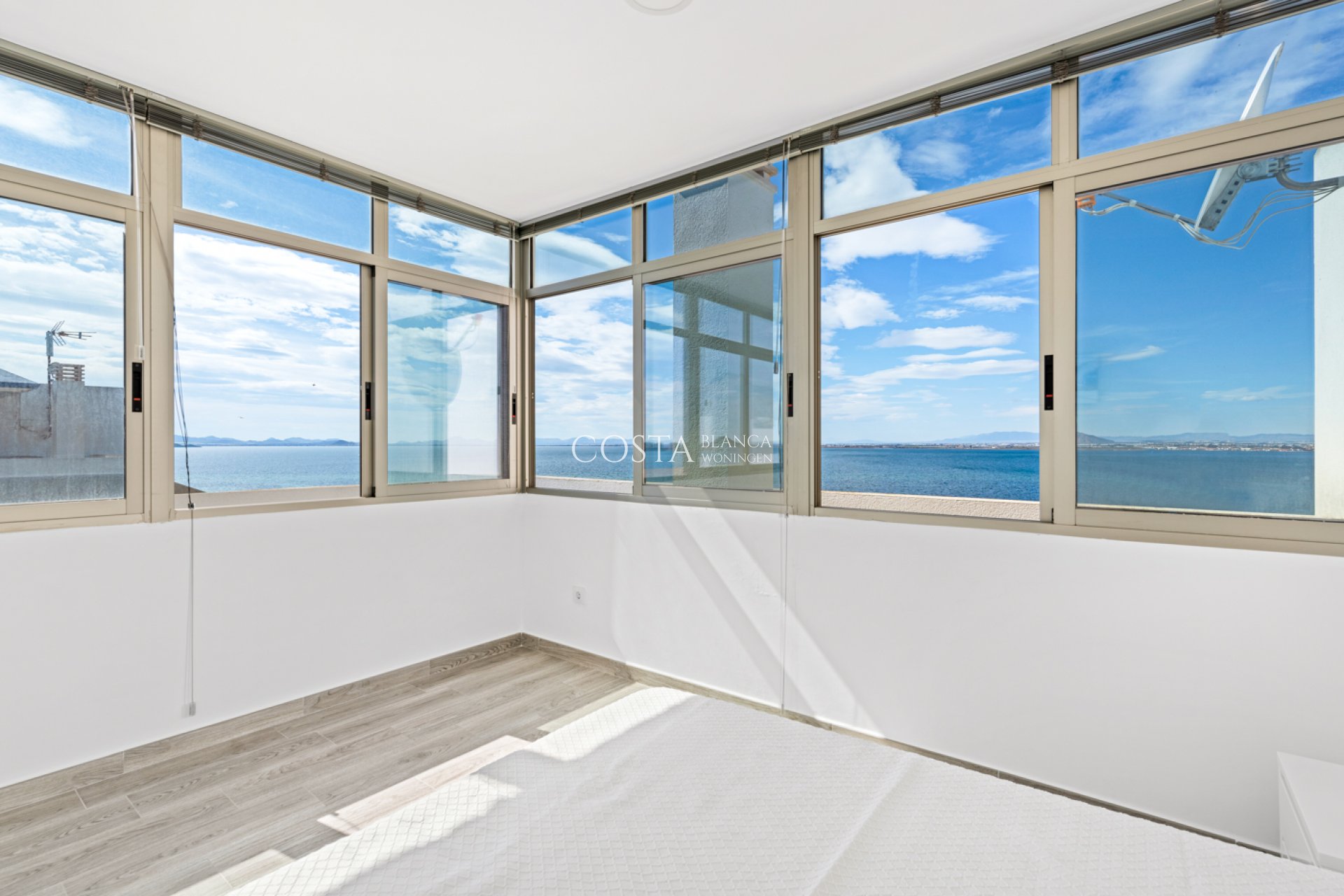 Revente - Appartement -
La Manga del Mar Menor
