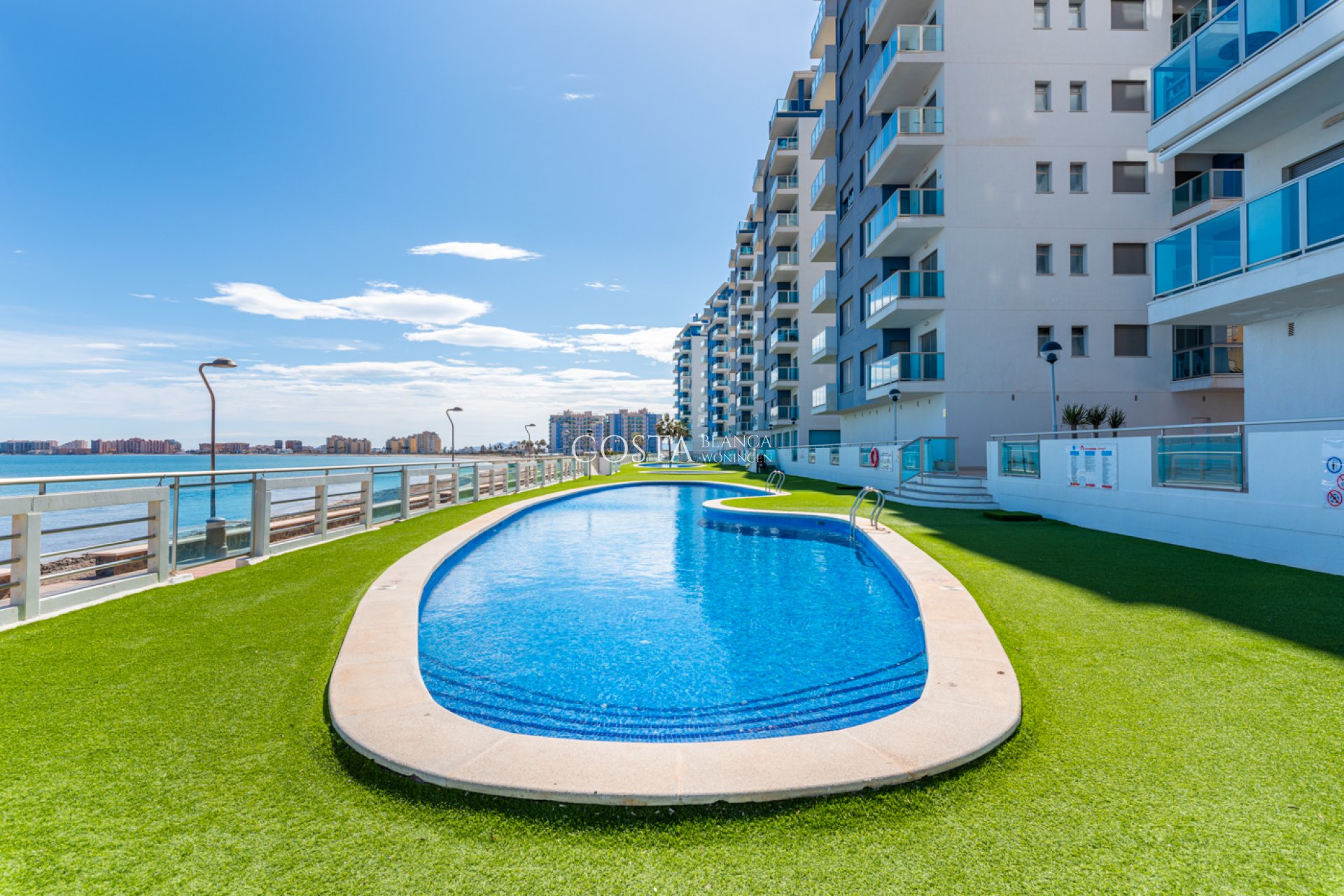 Revente - Appartement -
La Manga del Mar Menor
