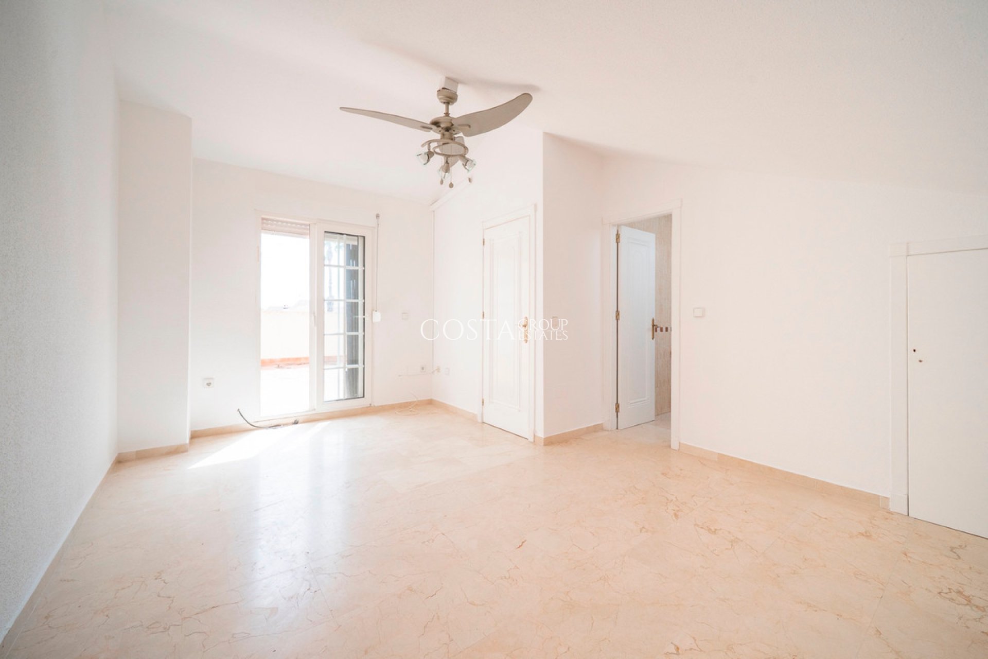 Revente - Maison -
Orihuela - Orihuela Costa