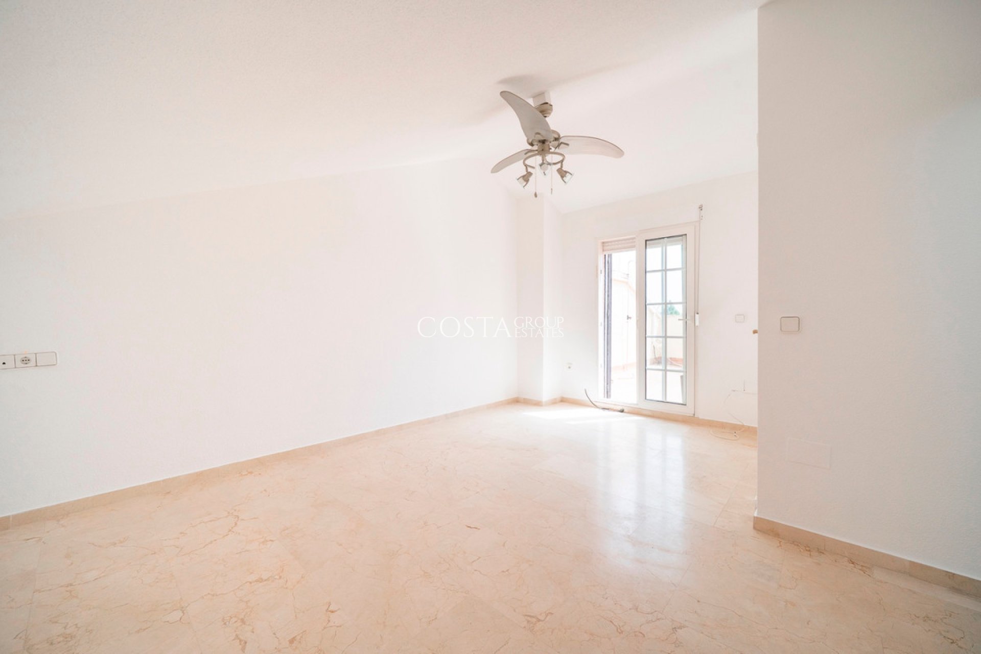 Revente - Maison -
Orihuela - Orihuela Costa
