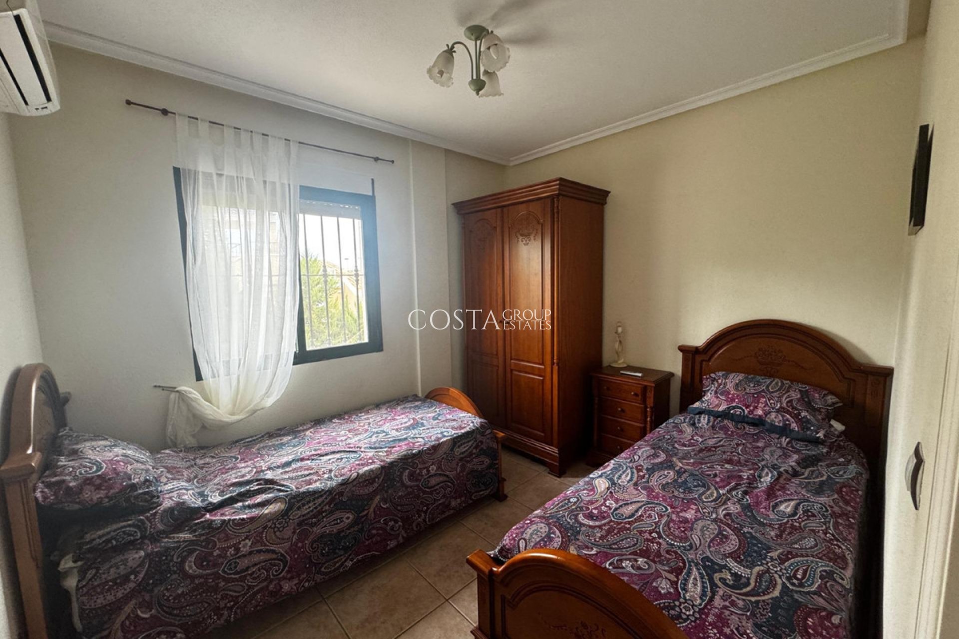 Revente - Maison -
Orihuela - Orihuela Costa