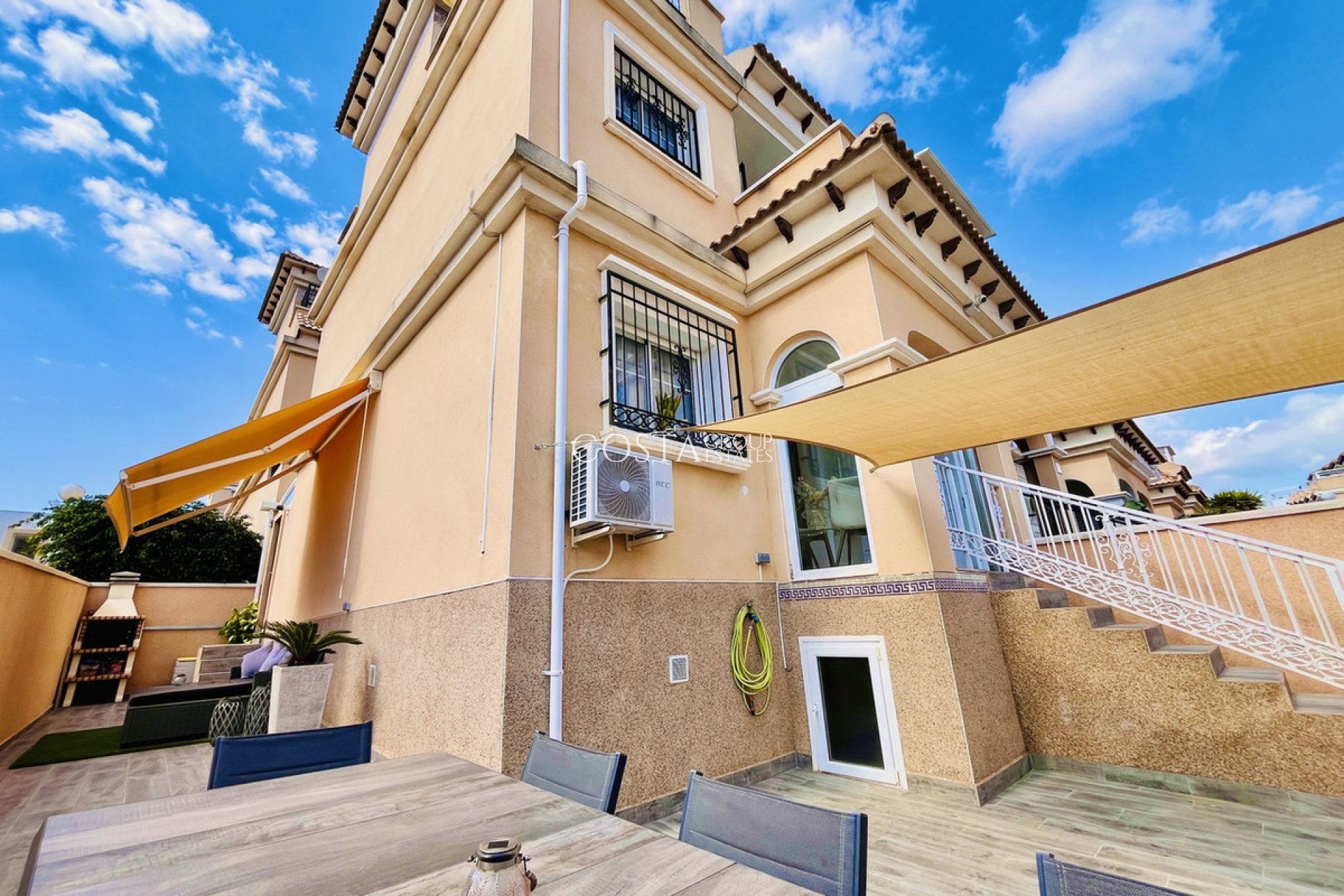 Revente - Maison -
Orihuela - Villamartin