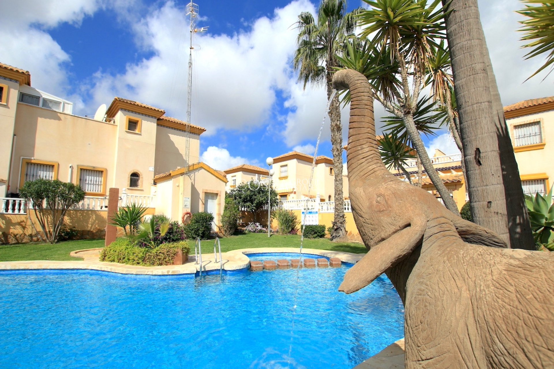 Revente - Maison -
Orihuela - Villamartin