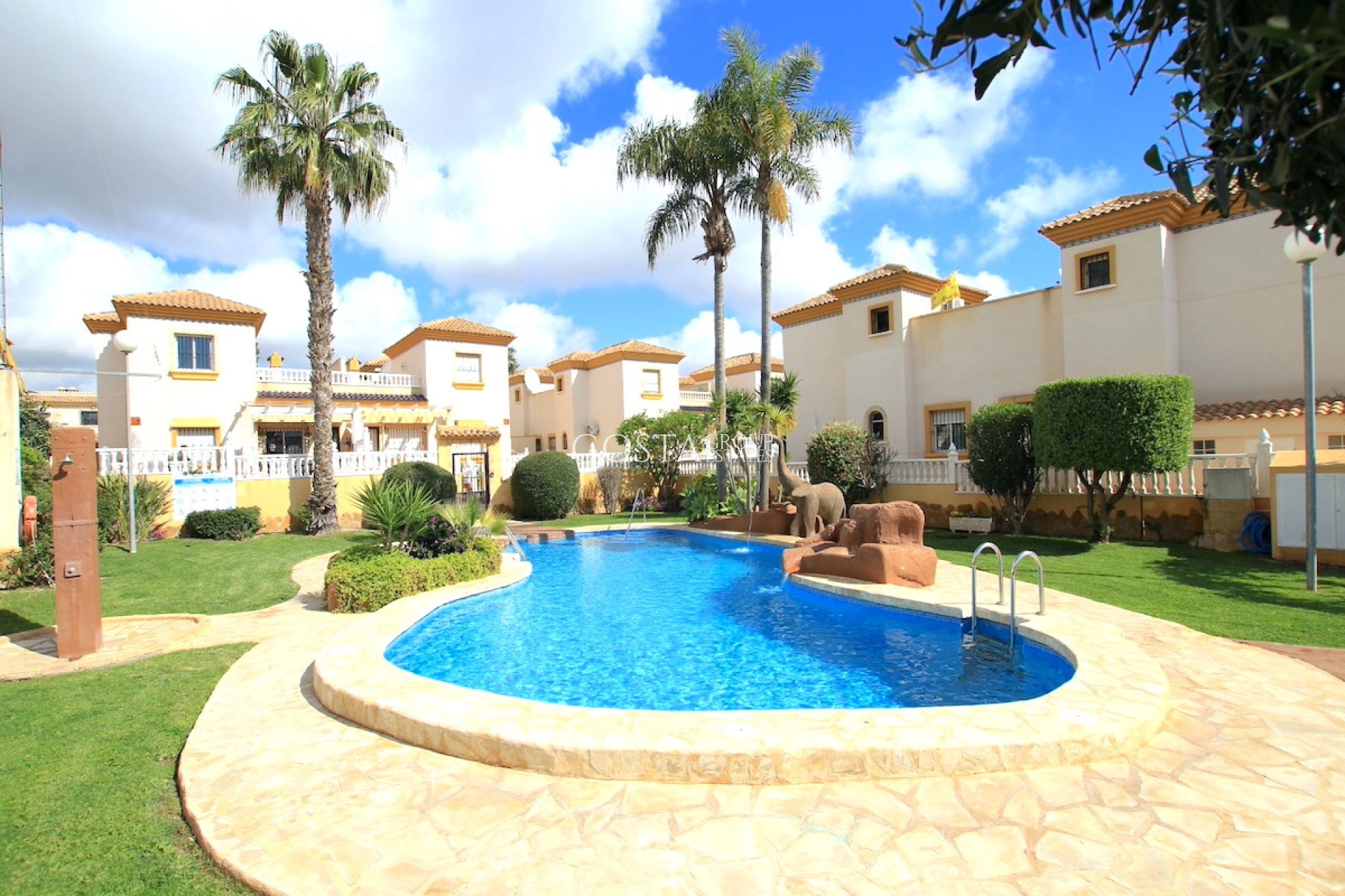 Revente - Maison -
Orihuela - Villamartin