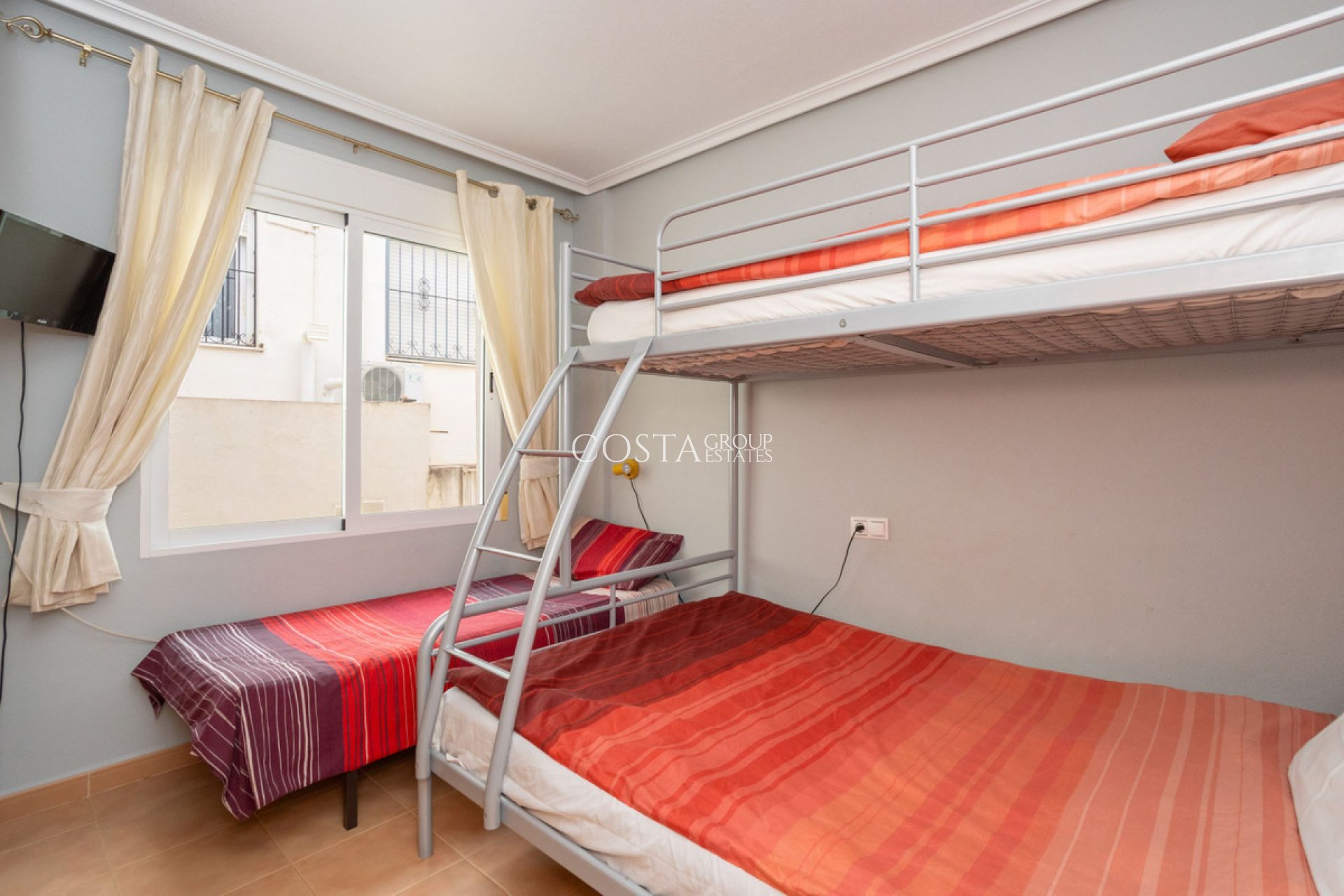 Revente - Maison -
Orihuela - Villamartin