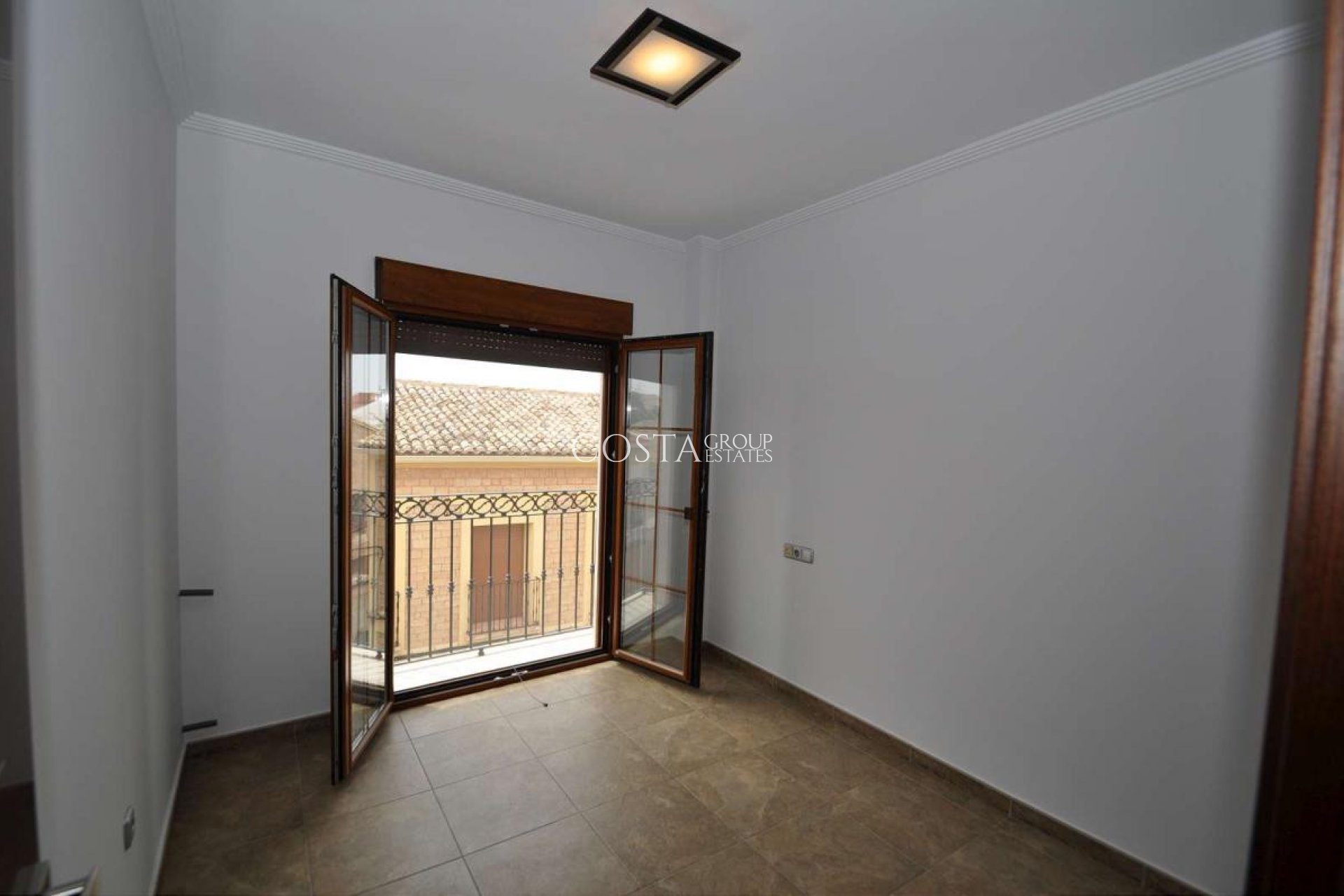 Revente - Maison -
Pinoso - Pinoso Centro