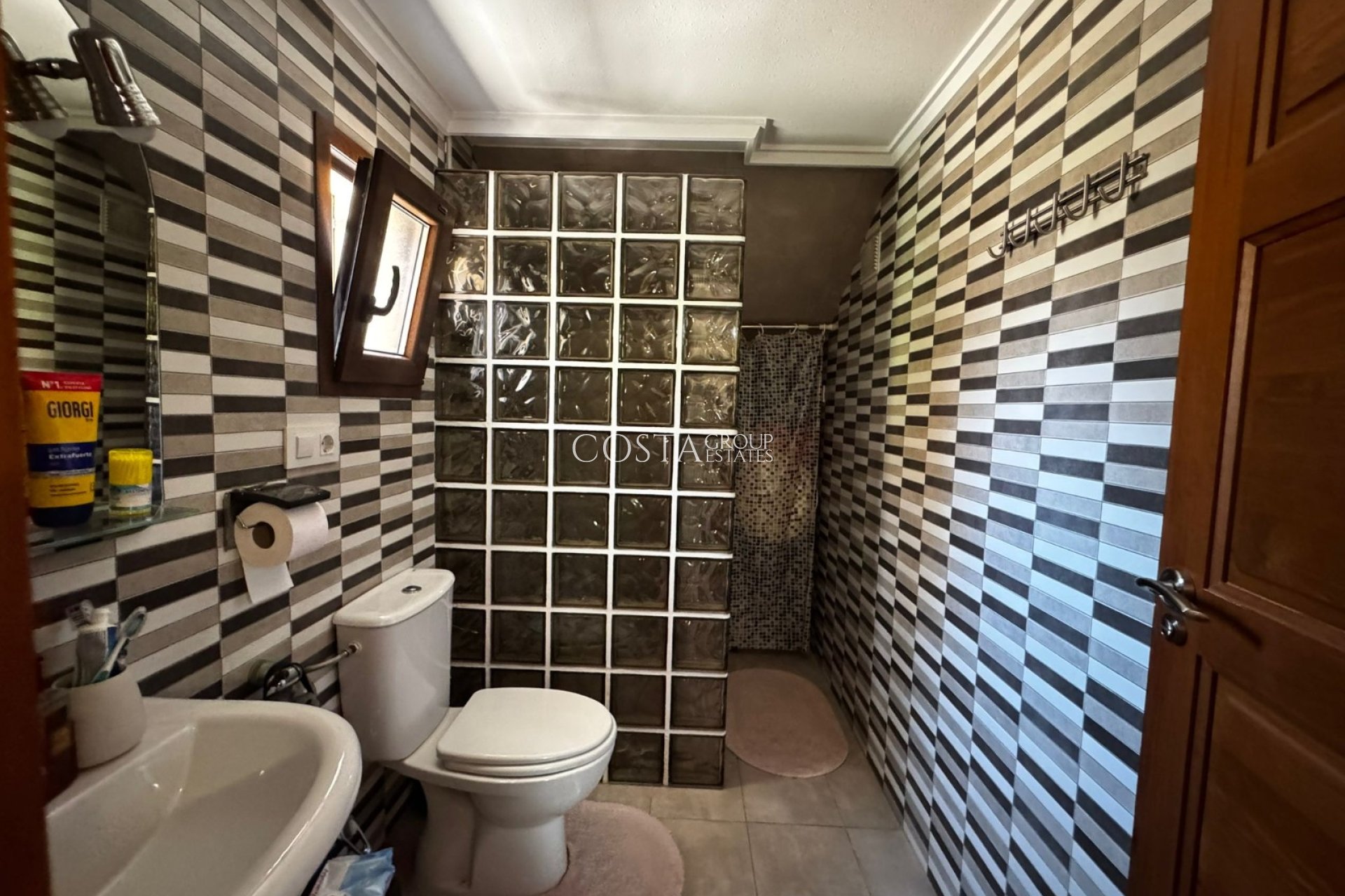 Revente - Maison -
Punta Prima