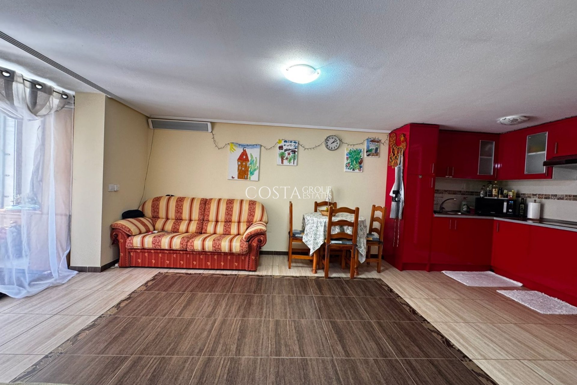 Revente - Maison -
Punta Prima