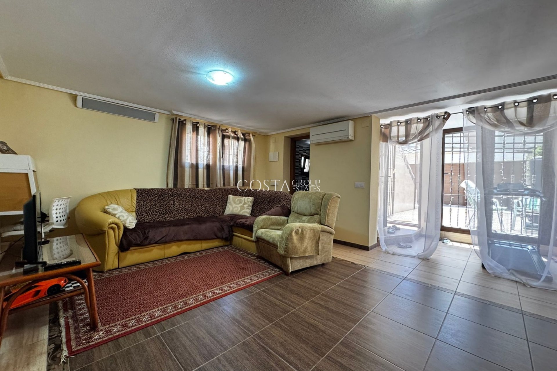 Revente - Maison -
Punta Prima