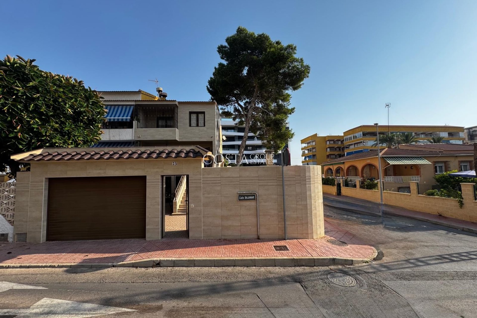 Revente - Maison -
Punta Prima