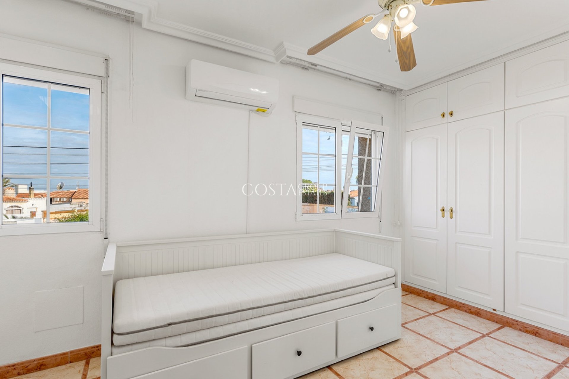 Revente - Maison -
Torrevieja - Torrevieja Centro