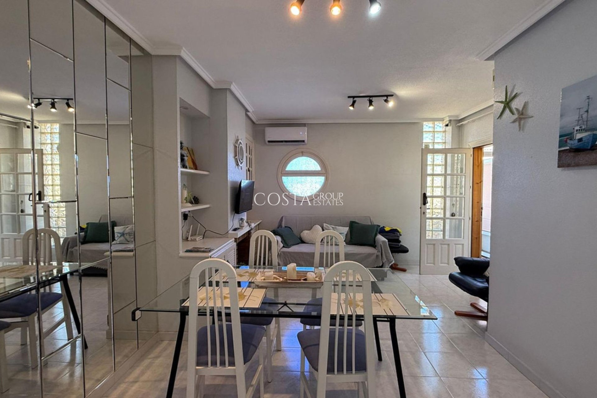 Revente - Maison -
Torrevieja - Torrevieja Centro