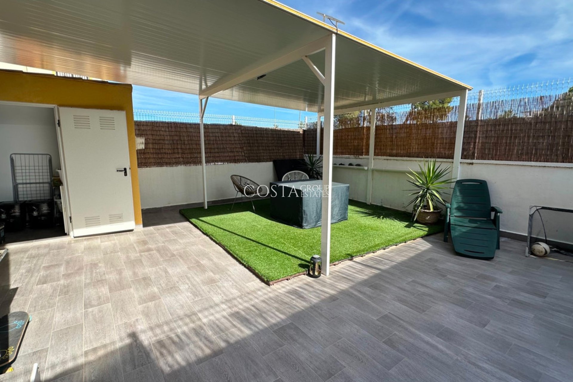 Revente - Maison -
Urbanización El Raso