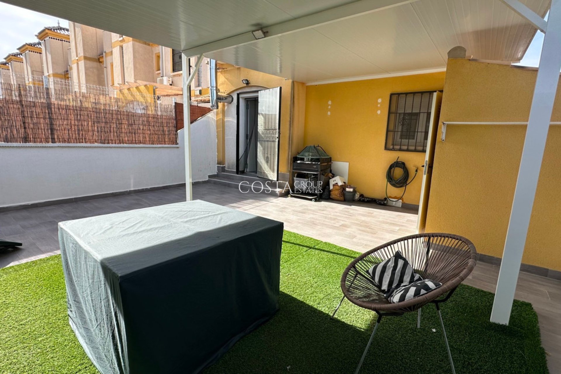 Revente - Maison -
Urbanización El Raso