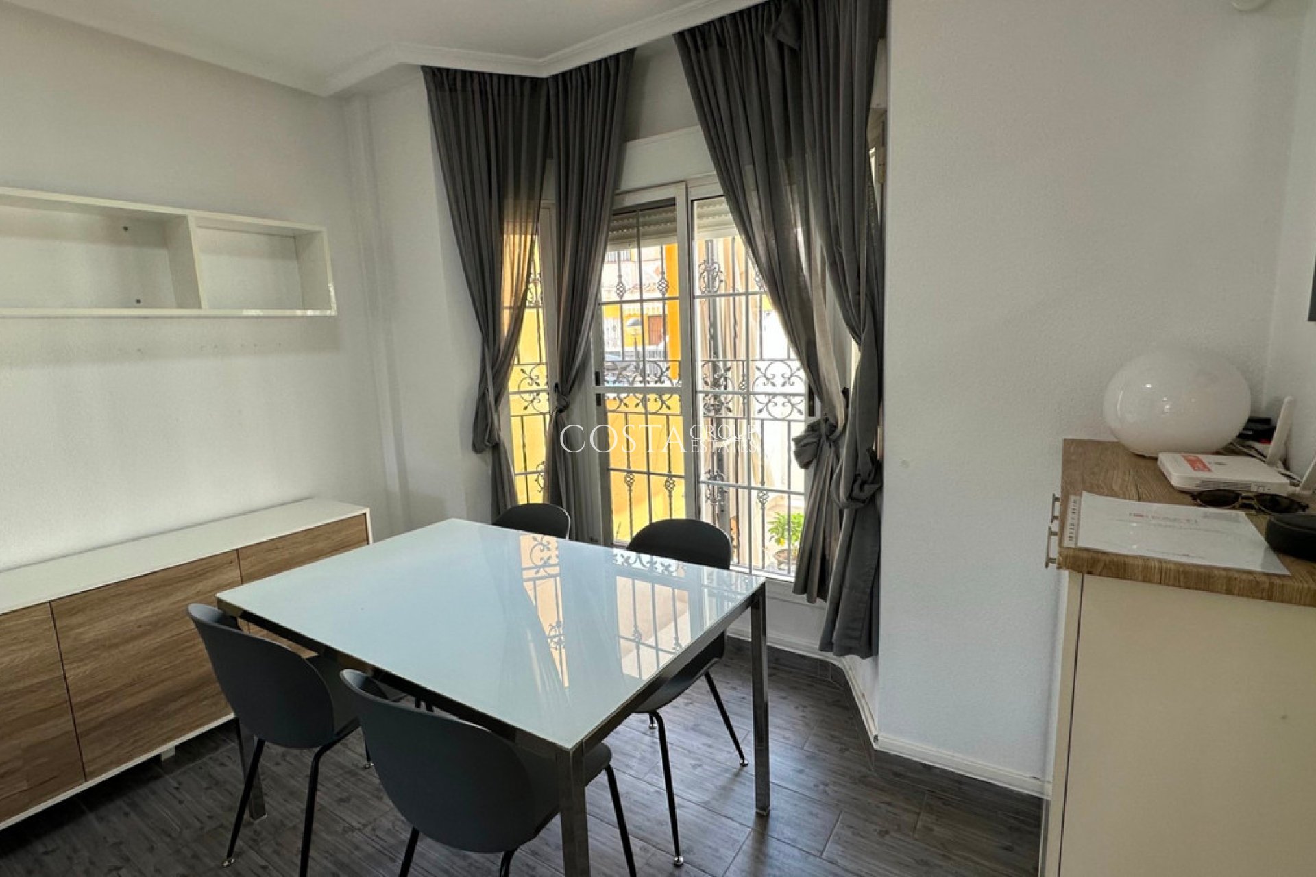 Revente - Maison -
Urbanización El Raso