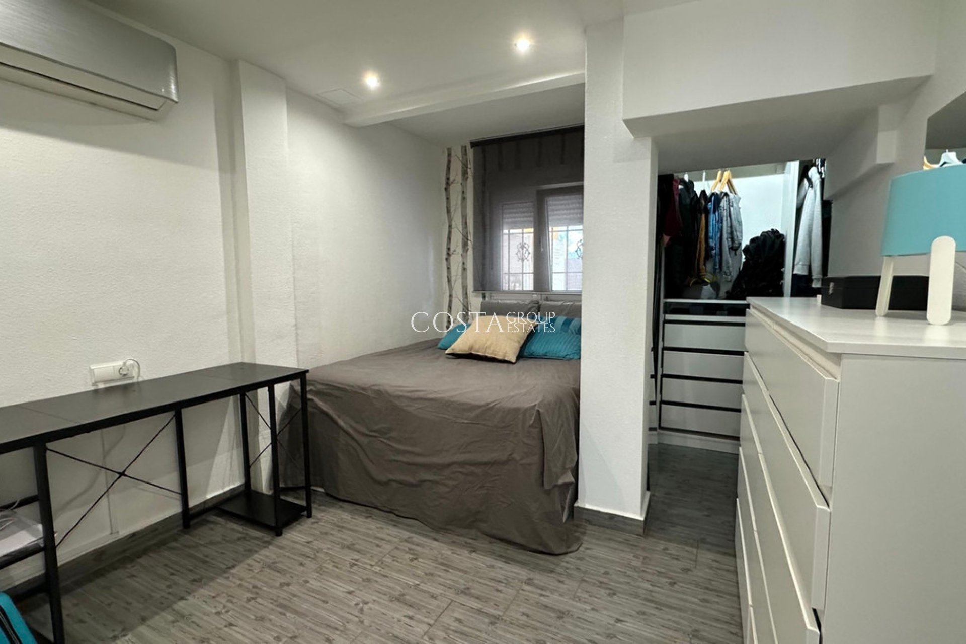 Revente - Maison -
Urbanización El Raso