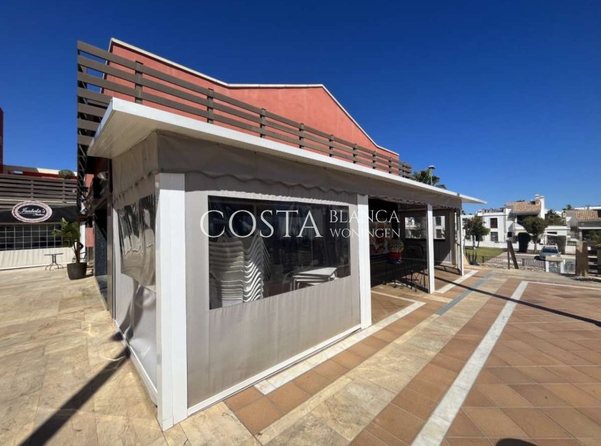 Revente - Propriété commerciale -
Dehesa de Campoamor