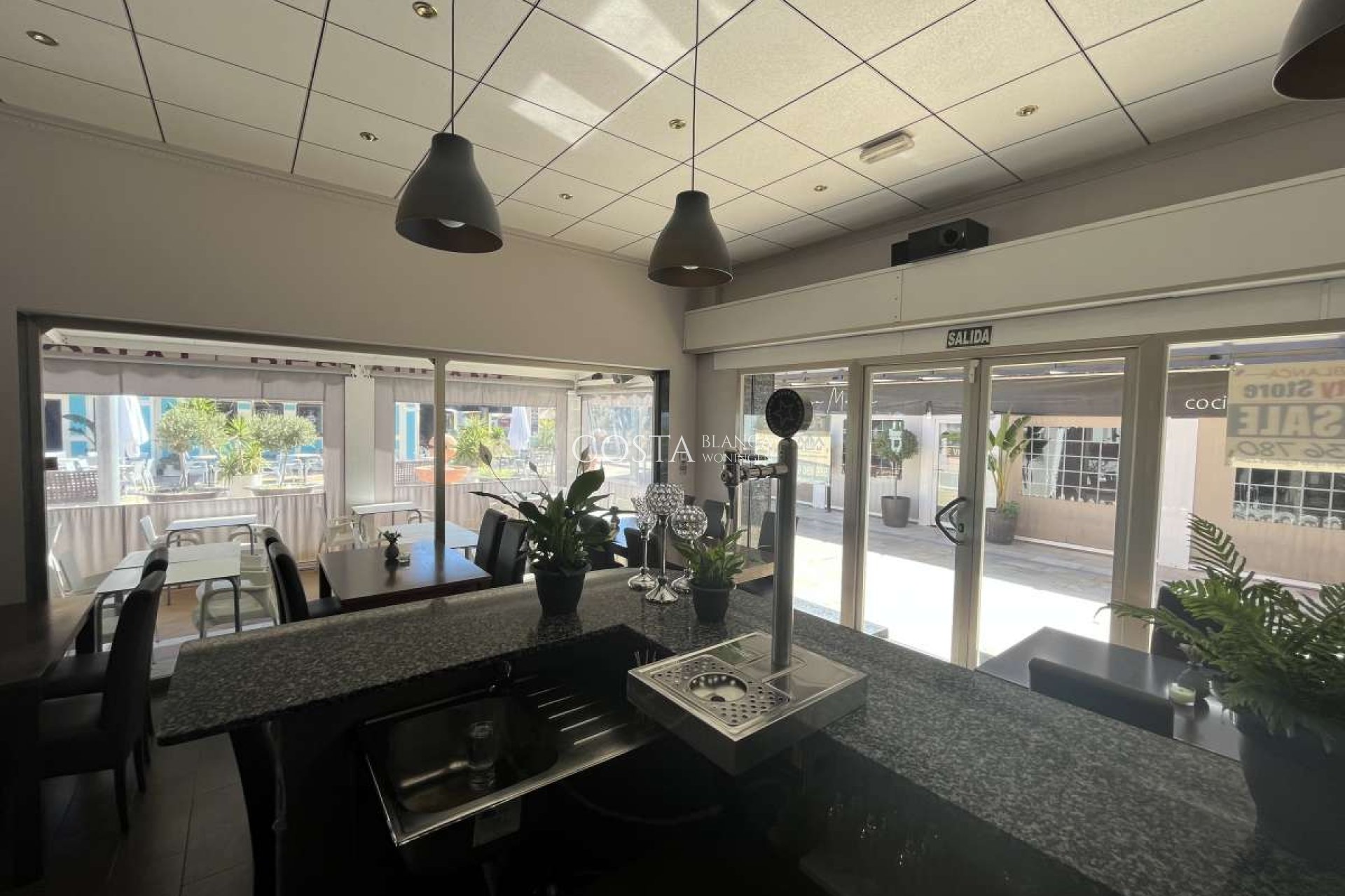 Revente - Propriété commerciale -
Dehesa de Campoamor