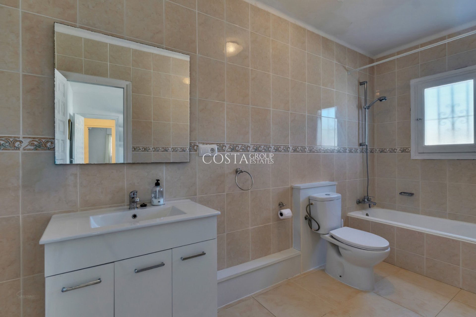 Revente - Villa -
Alicante - Alicante Centro