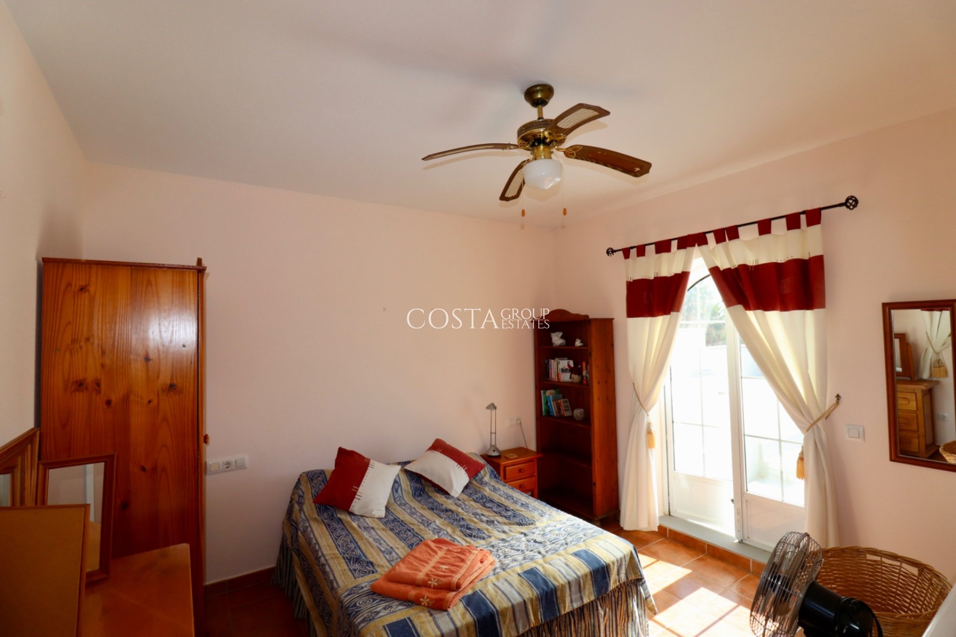 Revente - Villa -
Catral