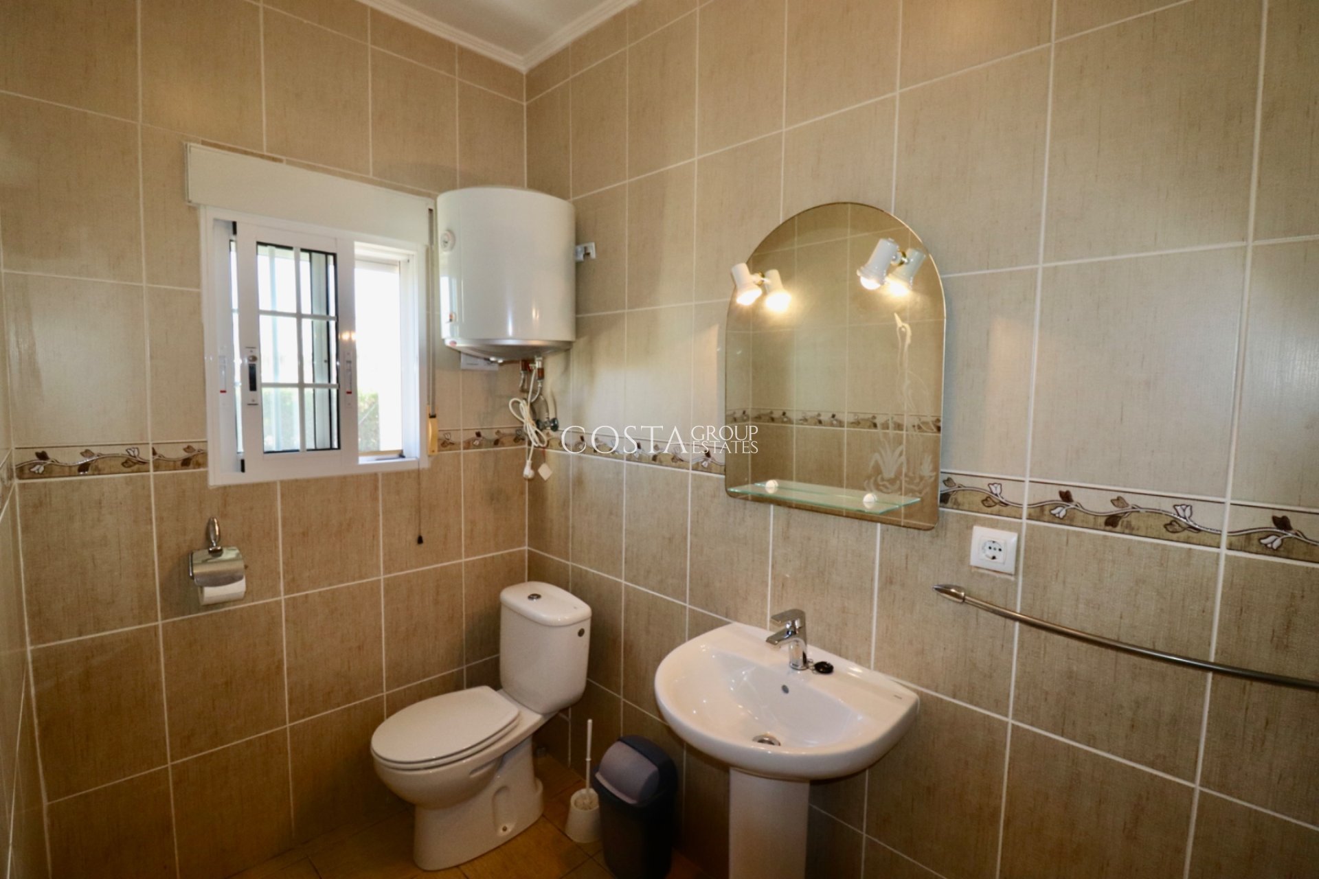 Revente - Villa -
Catral