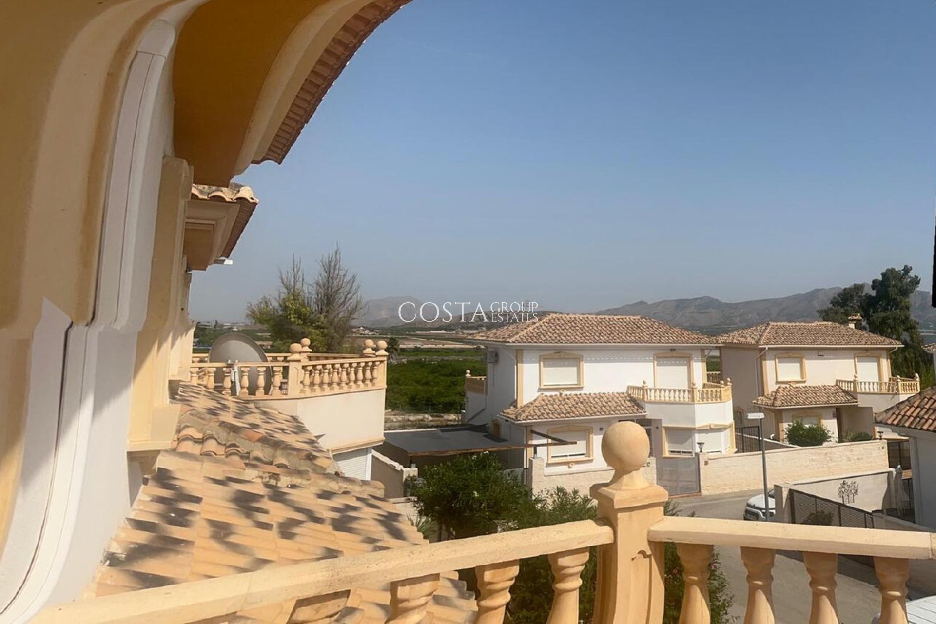 Revente - Villa -
Fortuna - El Reloj