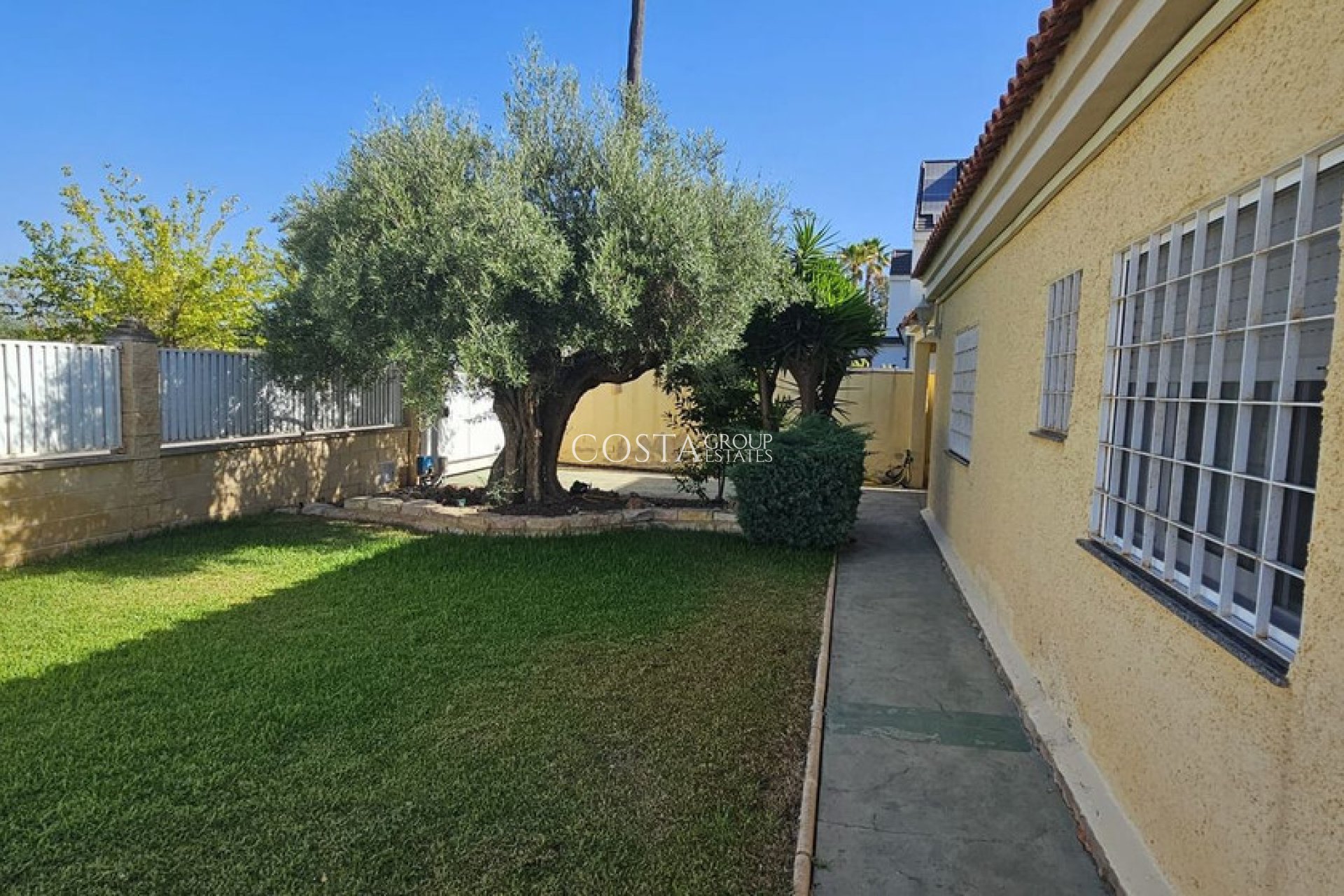 Revente - Villa -
Orihuela - Campoamor