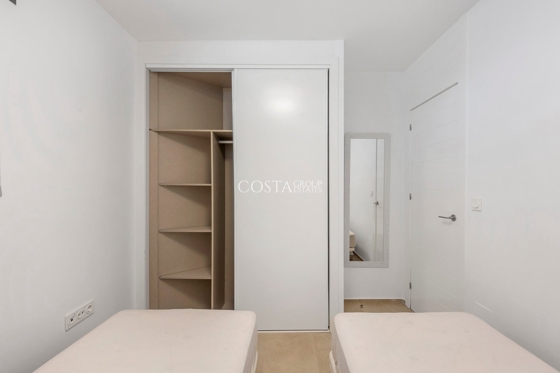 Revente - Villa -
Orihuela Costa - La Zenia