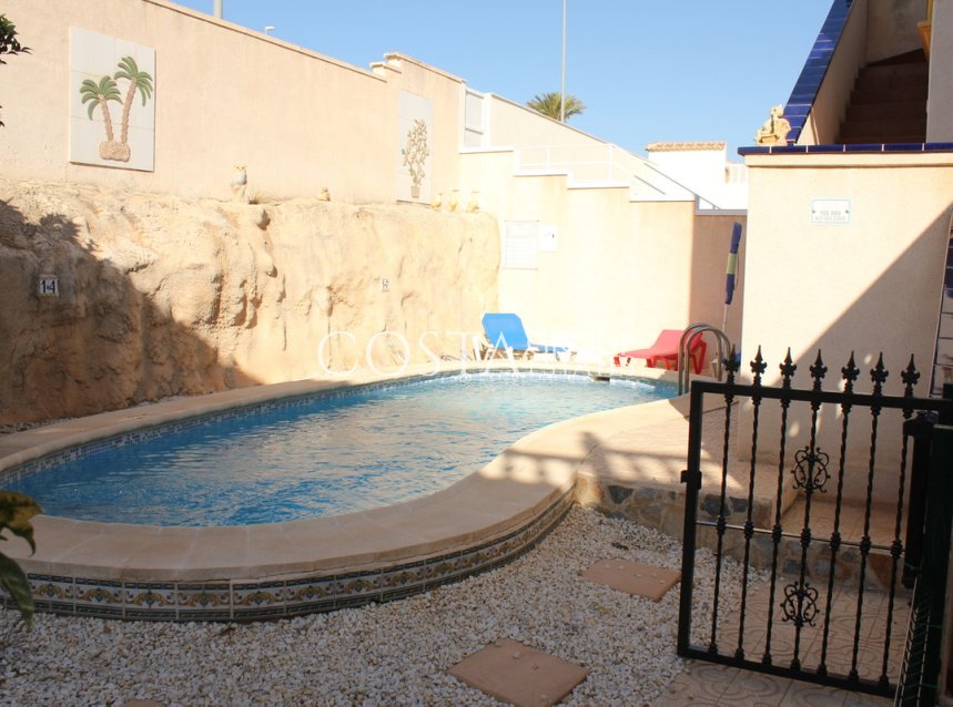 Revente - Villa -
Orihuela Costa - La Zenia