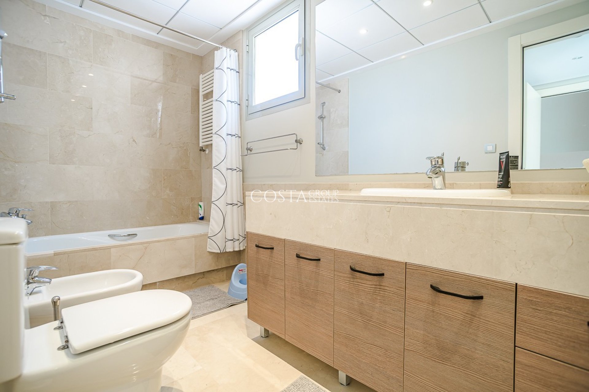 Revente - Villa -
Orihuela Costa - Las Colinas Golf