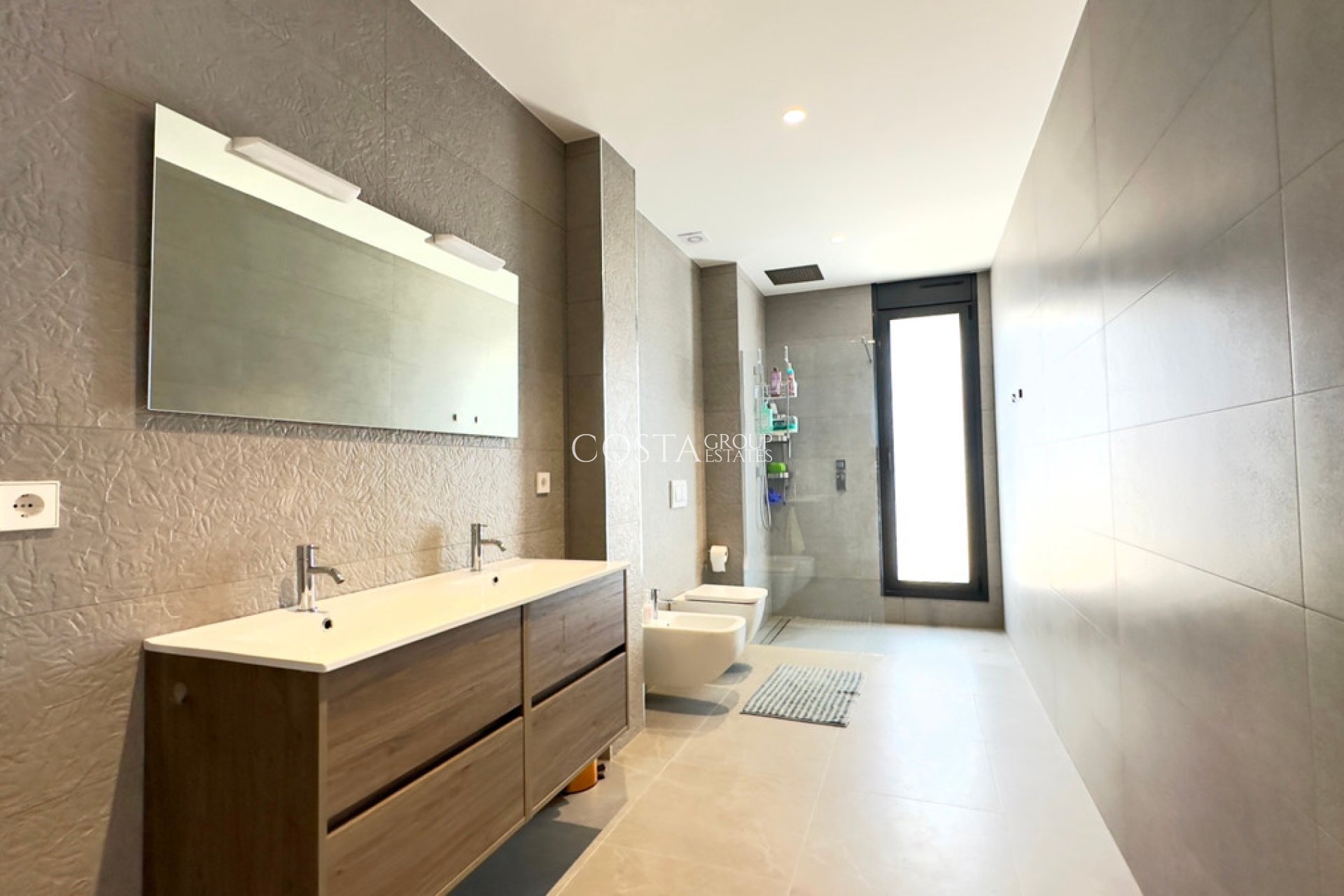 Revente - Villa -
Orihuela Costa - Las Colinas Golf