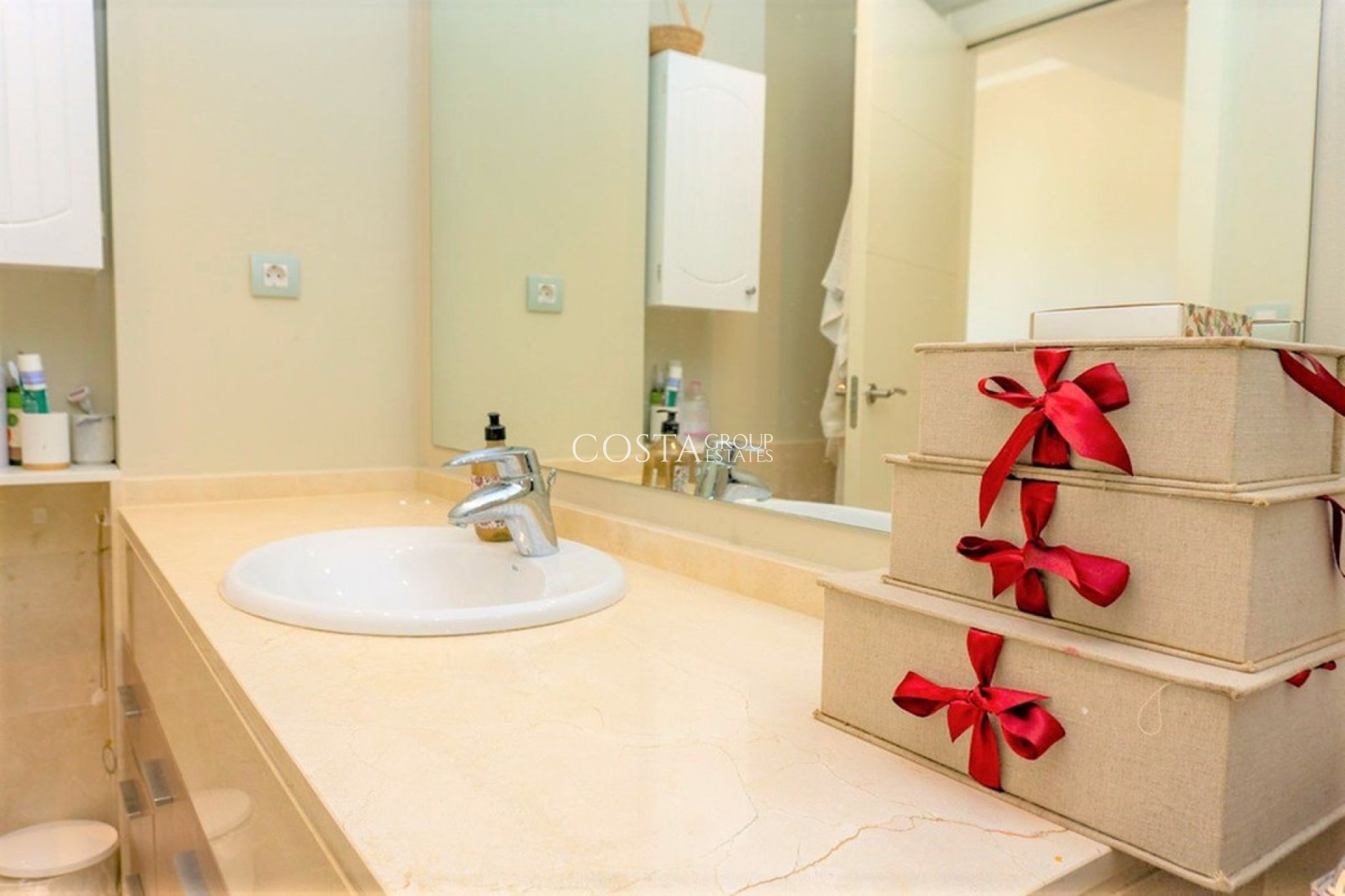 Revente - Villa -
Orihuela Costa - Las Colinas Golf