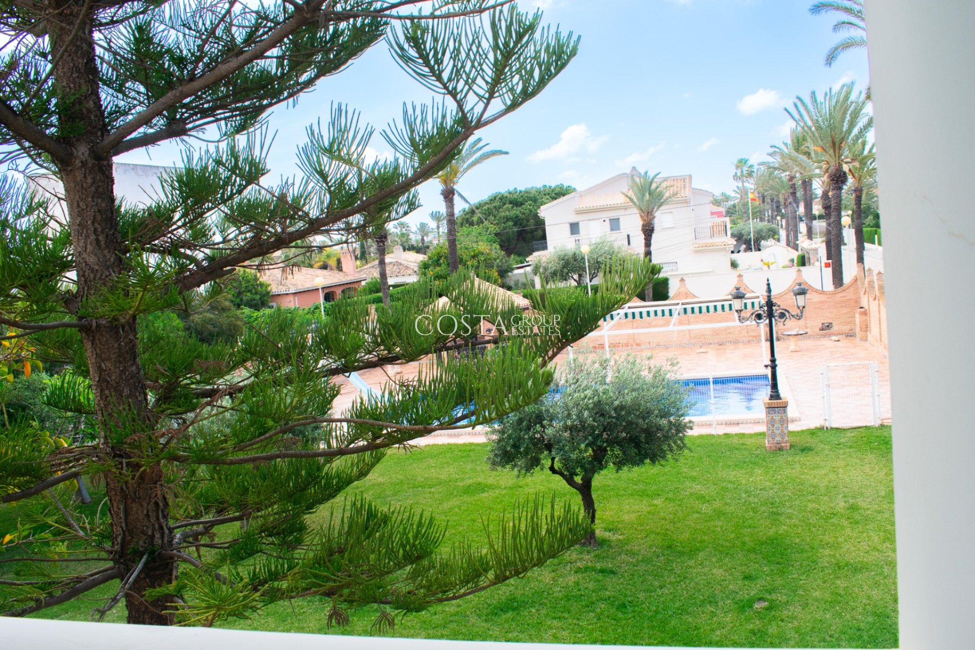 Revente - Villa -
Orihuela Costa - MUY CERCA DE LA PLAYA