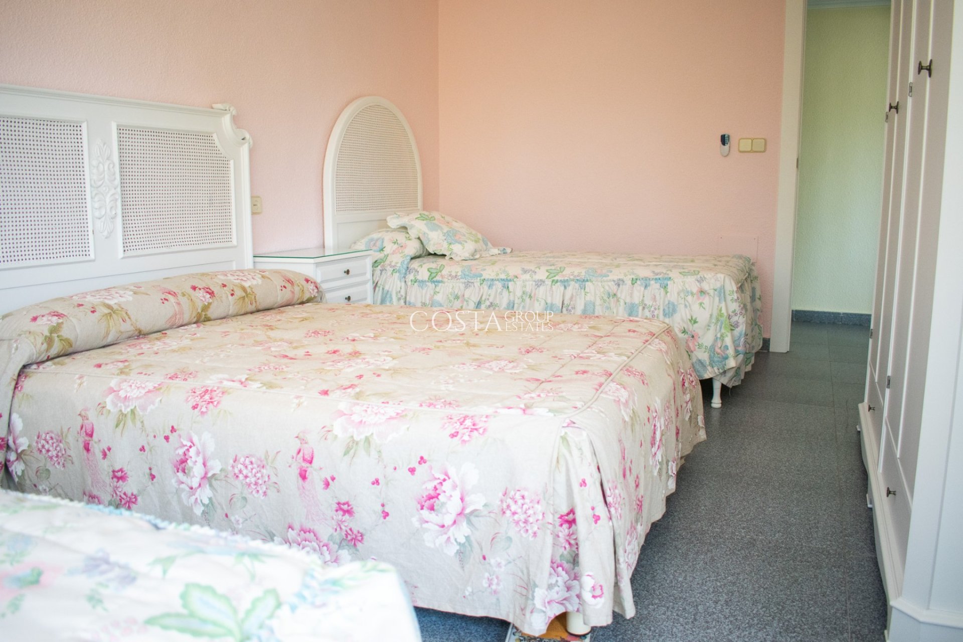 Revente - Villa -
Orihuela Costa - MUY CERCA DE LA PLAYA