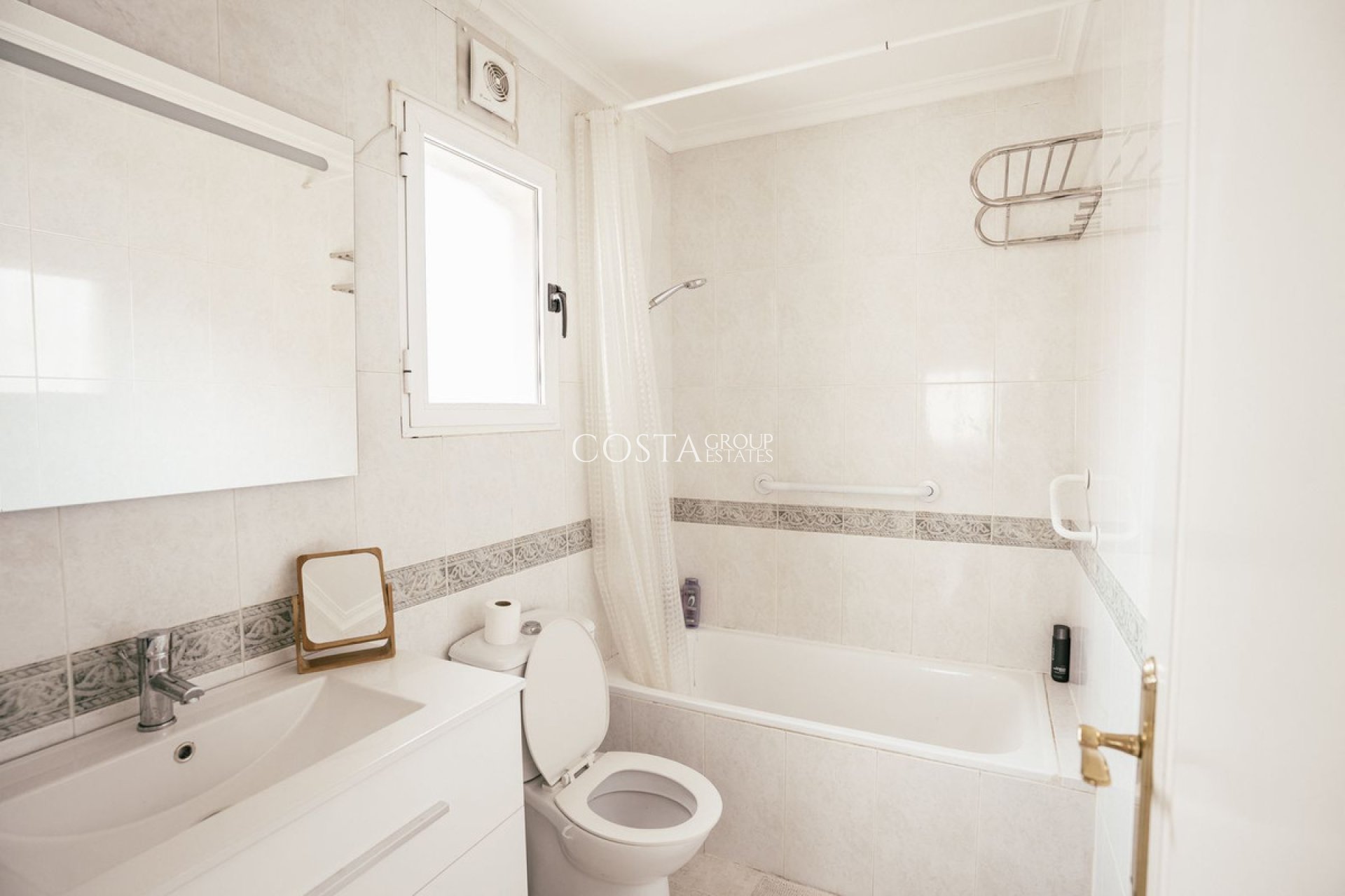 Revente - Villa -
Orihuela Costa - Villamartin