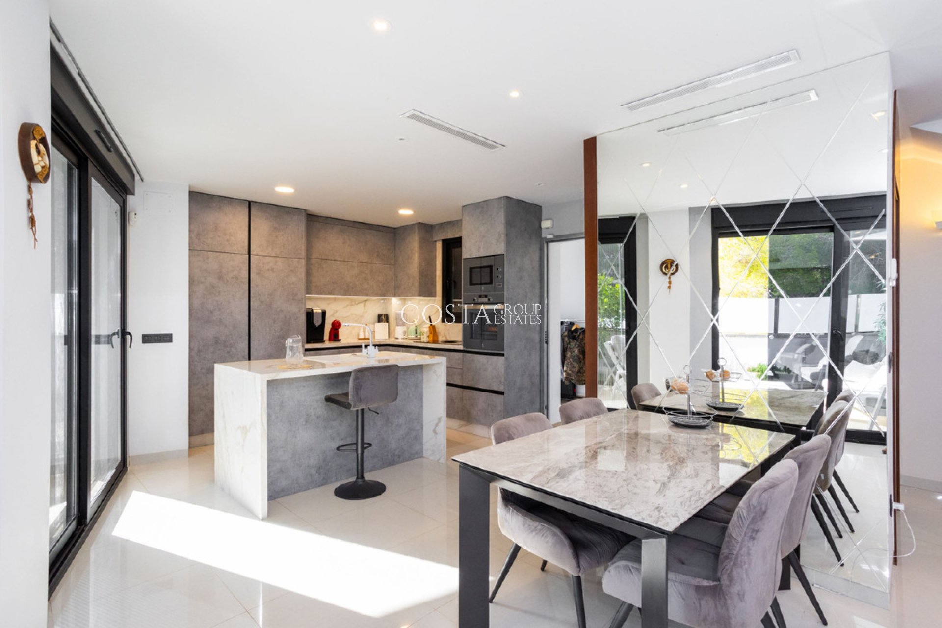 Revente - Villa -
Orihuela Costa - Villamartin