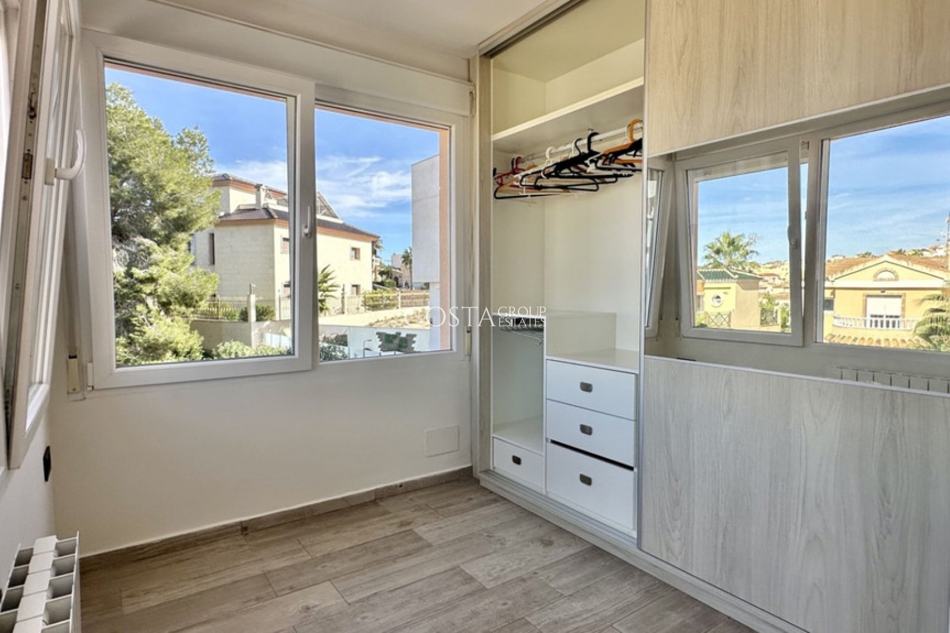 Revente - Villa -
Orihuela Costa - Villamartin