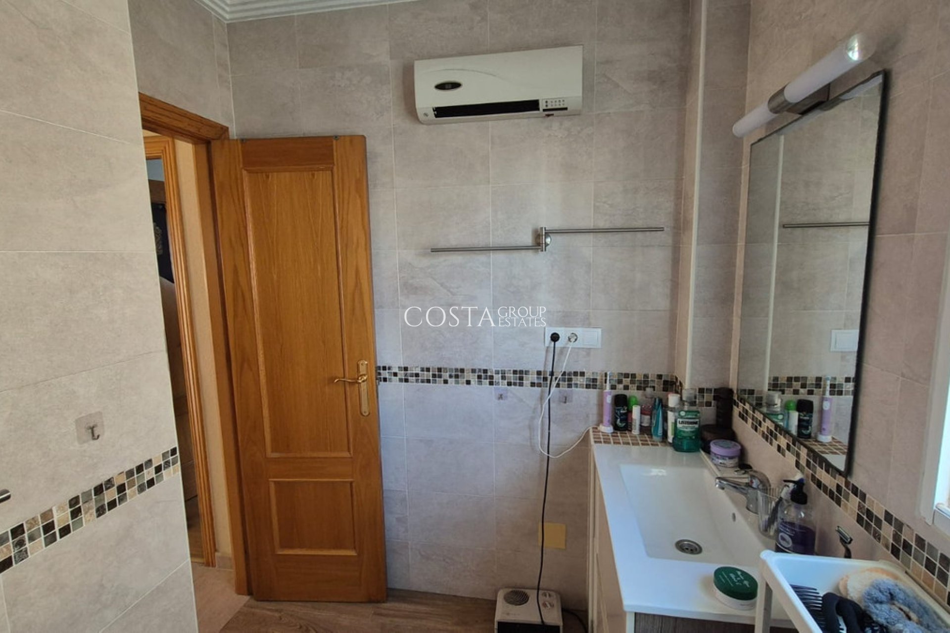 Revente - Villa -
Orihuela Costa