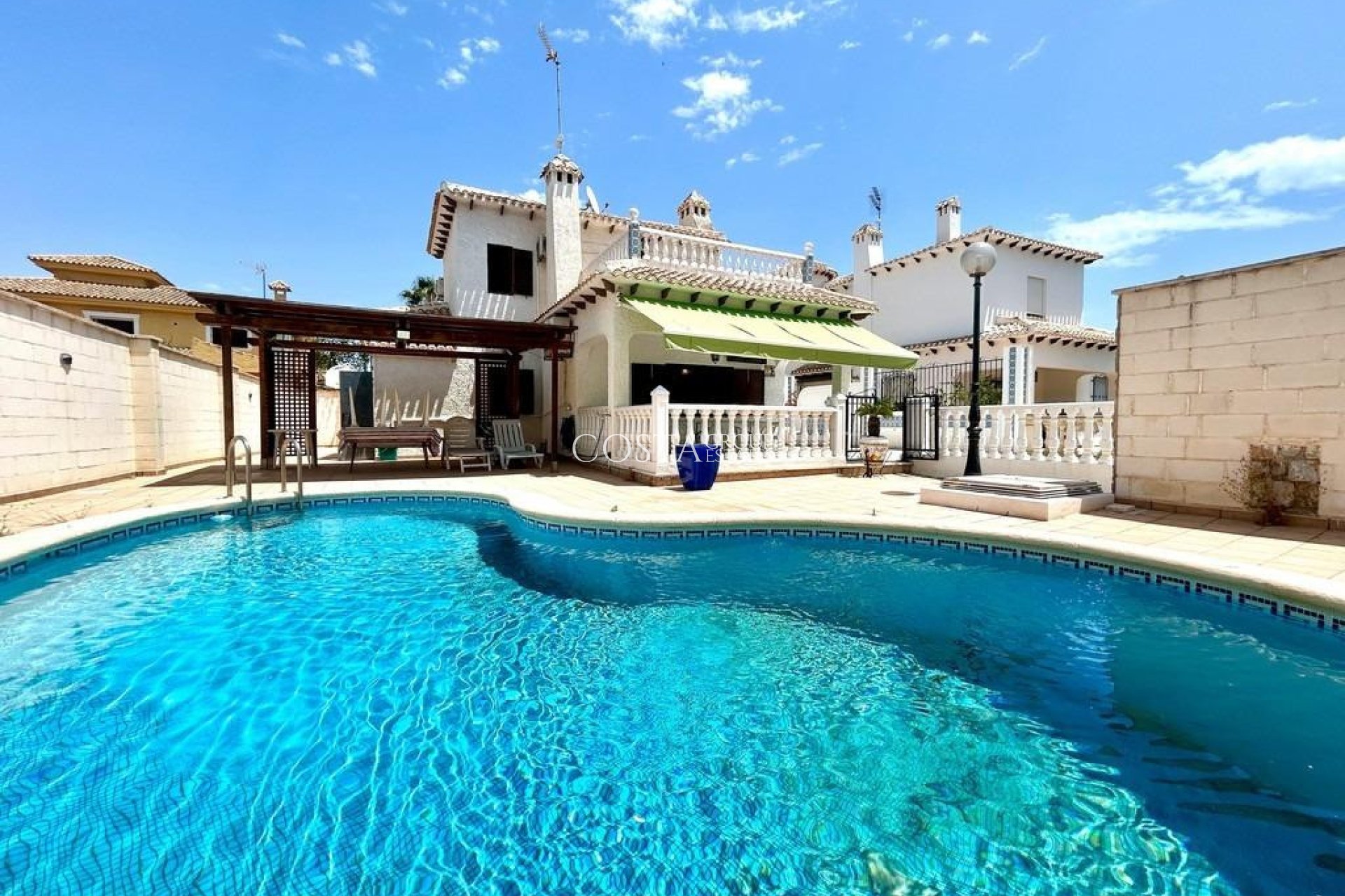 Revente - Villa -
Orihuela - La Zenia